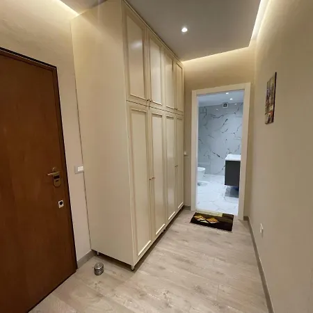 Center 1 * Тирана